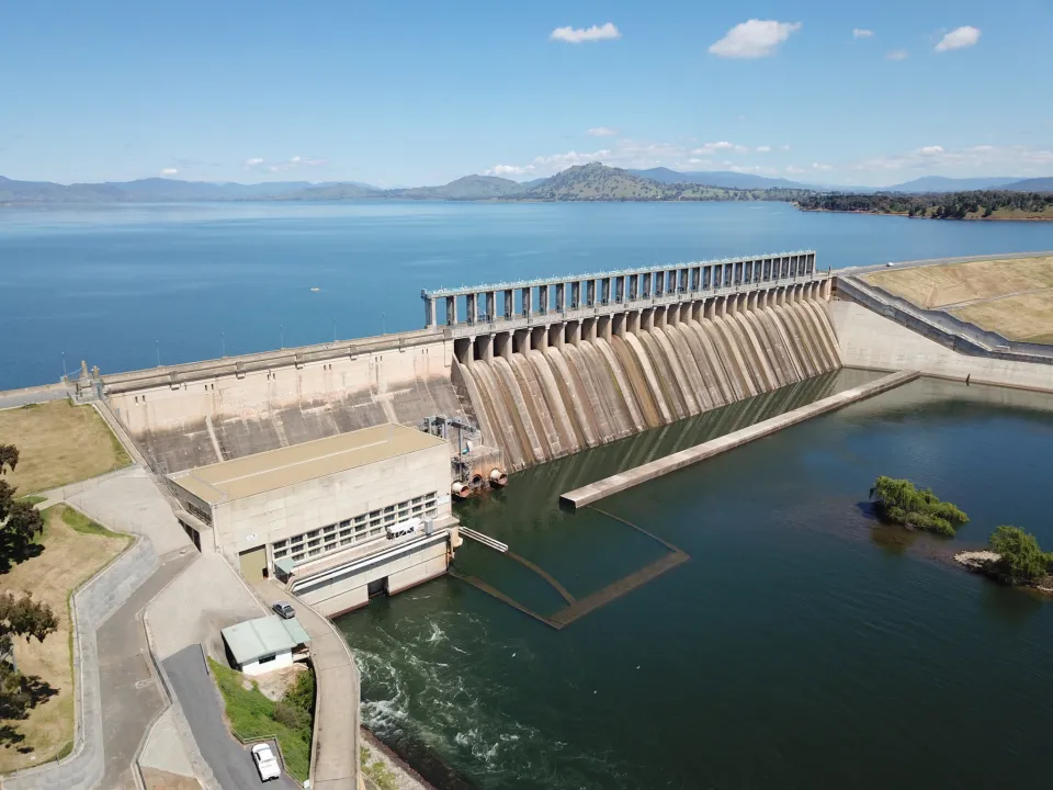 Hume power station current